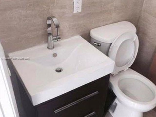 Home for rent at 16529 NE 26th Ave 4A - photo 7428100