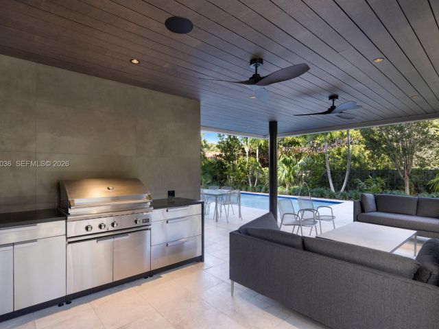 Home for sale at 621 W 44th St - photo 7467580