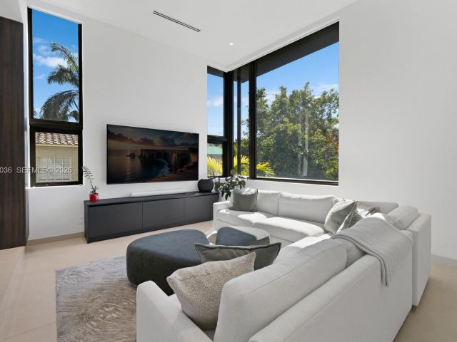 Home for sale at 621 W 44th St - photo 7467581