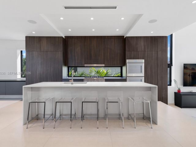 Home for sale at 621 W 44th St - photo 7467585