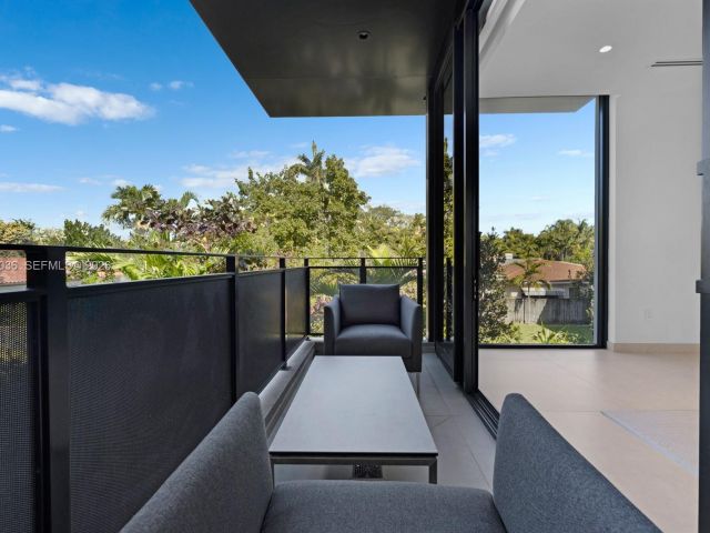 Home for sale at 621 W 44th St - photo 7467588