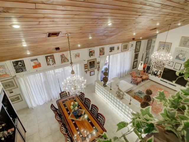 5-bedroom home for sale in Hallandale Beach - 913 Diplomat Parkway - MondialRealty