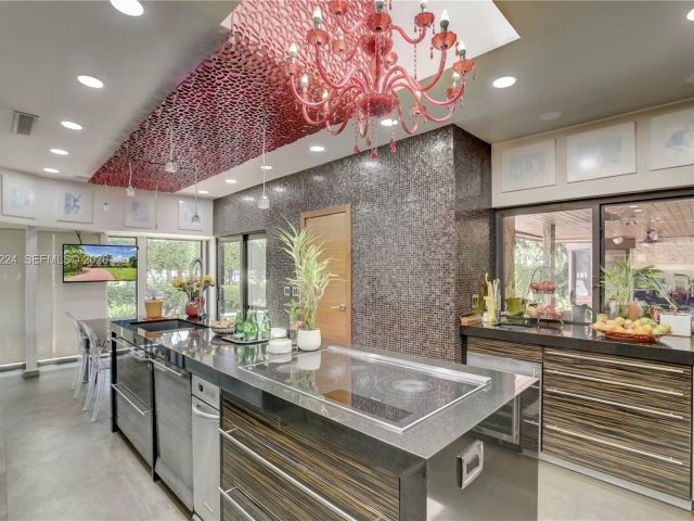 5-bedroom home for sale in Hallandale Beach - 913 Diplomat Parkway - MondialRealty