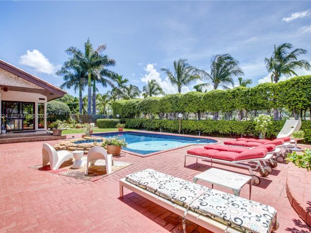 5-bedroom home for sale in Hallandale Beach - 913 Diplomat Parkway - MondialRealty