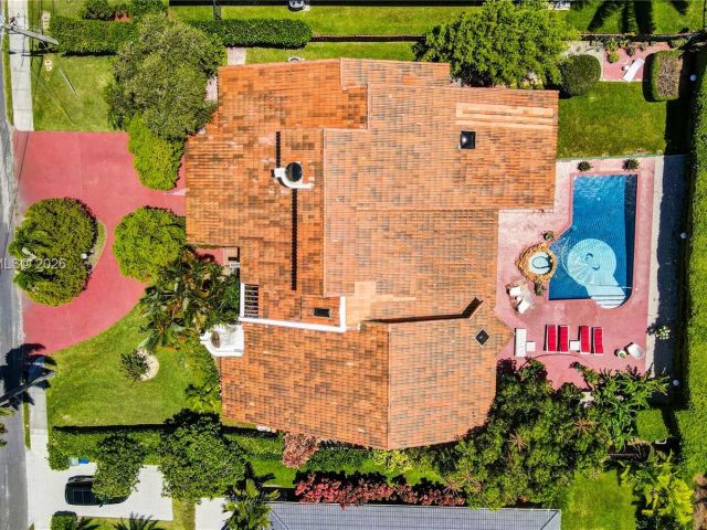 5-bedroom home for sale in Hallandale Beach - 913 Diplomat Parkway - MondialRealty