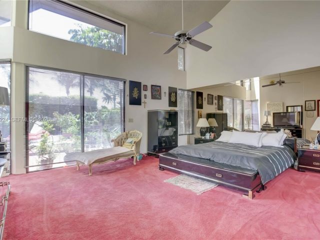 5-bedroom home for sale in Hallandale Beach - 913 Diplomat Parkway - MondialRealty