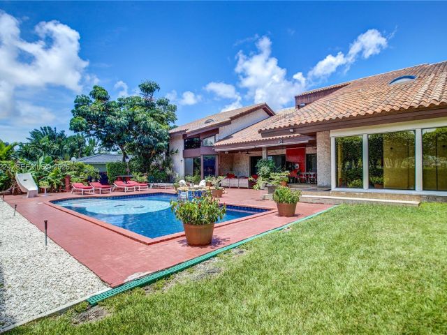 5-bedroom home for sale in Hallandale Beach - 913 Diplomat Parkway - MondialRealty