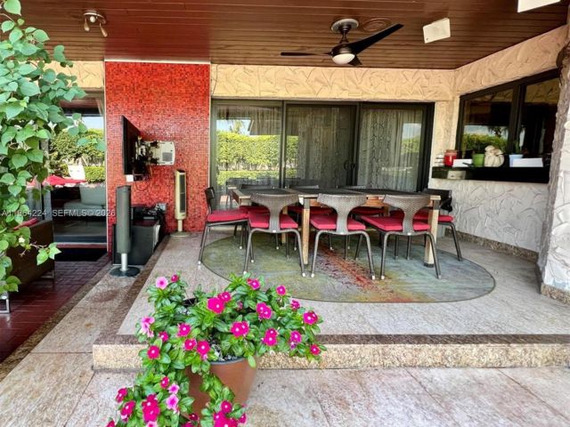 5-bedroom home for sale in Hallandale Beach - 913 Diplomat Parkway - MondialRealty