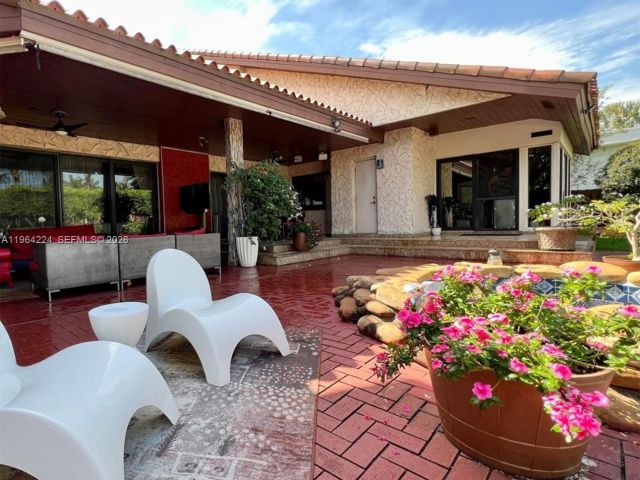 5-bedroom home for sale in Hallandale Beach - 913 Diplomat Parkway - MondialRealty