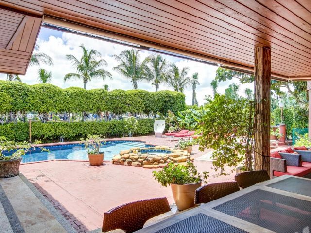 5-bedroom home for sale in Hallandale Beach - 913 Diplomat Parkway - MondialRealty