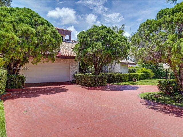 5-bedroom home for sale in Hallandale Beach - 913 Diplomat Parkway - MondialRealty