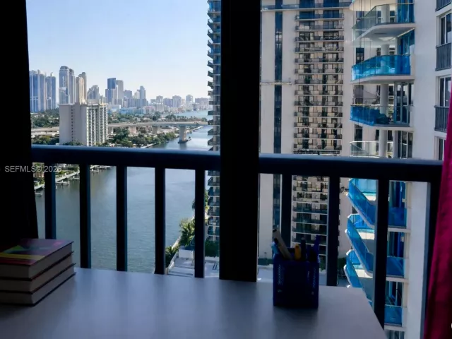 2-bedroom condo for sale in Aventura - 19707 Turnberry Way 20G - MondialRealty