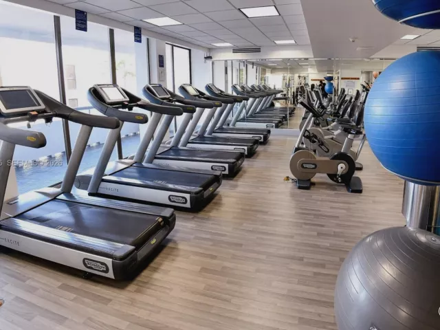 2-bedroom condo for sale in Aventura - 19707 Turnberry Way 20G - MondialRealty