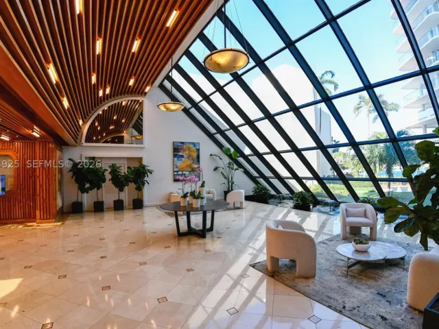 2-bedroom condo for sale in Aventura - 19707 Turnberry Way 20G - MondialRealty
