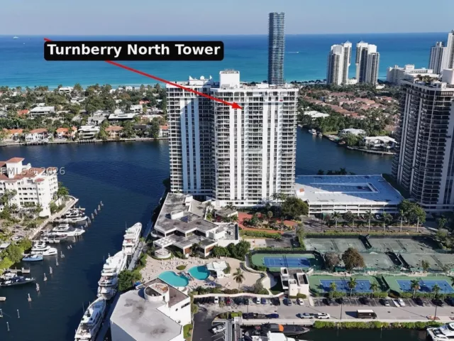 2-bedroom condo for sale in Aventura - 19707 Turnberry Way 20G - MondialRealty