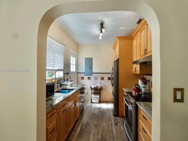 Home for rent at 906 Genoa St - photo 7434046