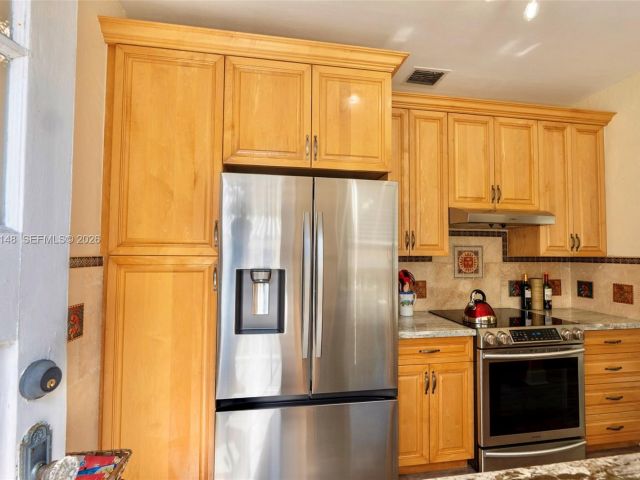 Home for rent at 906 Genoa St - photo 7434047