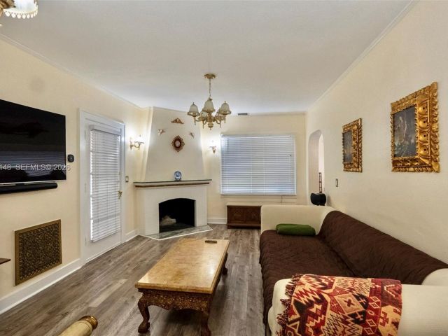 Home for rent at 906 Genoa St - photo 7434050