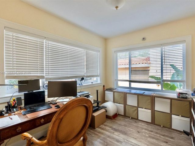 Home for rent at 906 Genoa St - photo 7434055