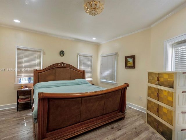 Home for rent at 906 Genoa St - photo 7434057