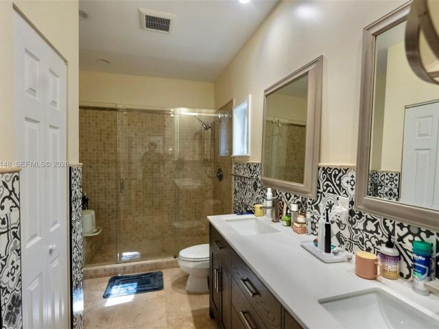 Home for rent at 906 Genoa St - photo 7434058