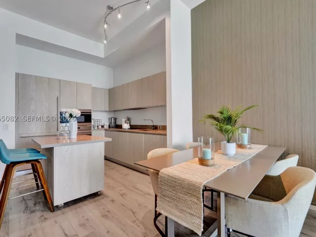 1-bedroom condo for sale in Hollywood - 4111 S Ocean Dr 603 - MondialRealty