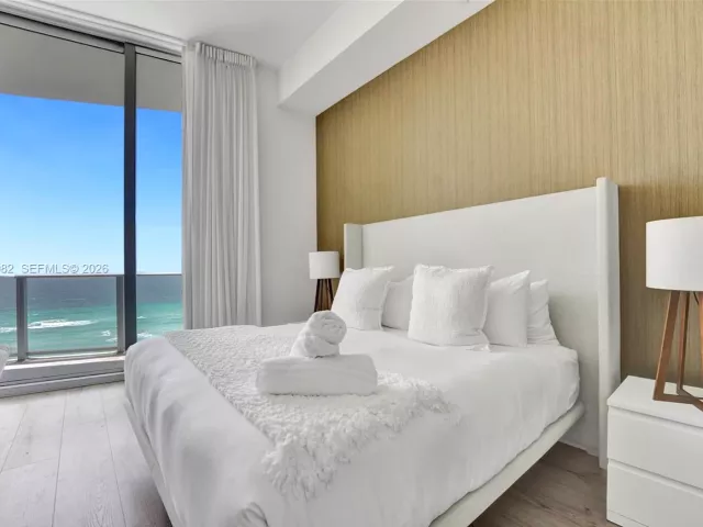 1-bedroom condo for sale in Hollywood - 4111 S Ocean Dr 603 - MondialRealty