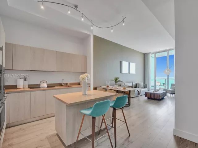 1-bedroom condo for sale in Hollywood - 4111 S Ocean Dr 603 - MondialRealty