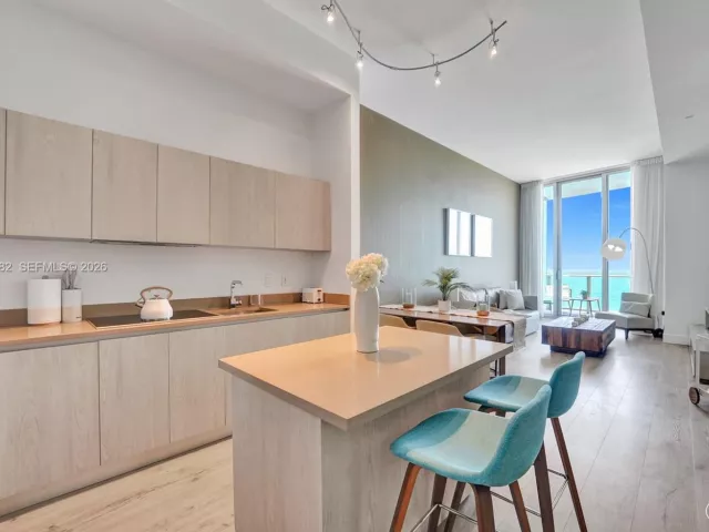 1-bedroom condo for sale in Hollywood - 4111 S Ocean Dr 603 - MondialRealty