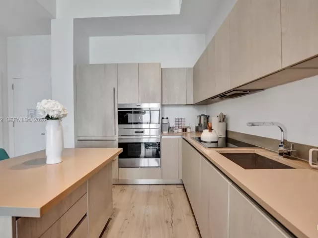 1-bedroom condo for sale in Hollywood - 4111 S Ocean Dr 603 - MondialRealty