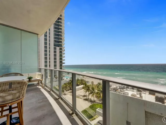 1-bedroom condo for sale in Hollywood - 4111 S Ocean Dr 603 - MondialRealty