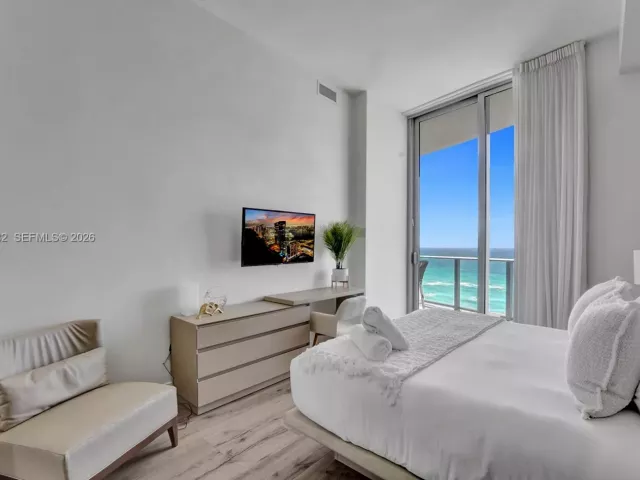 1-bedroom condo for sale in Hollywood - 4111 S Ocean Dr 603 - MondialRealty