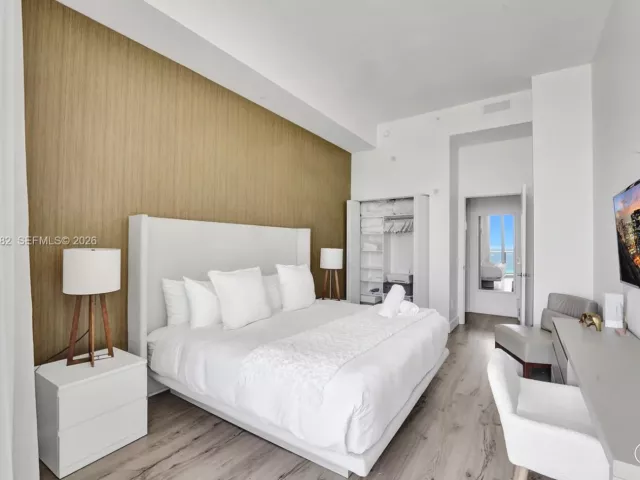 1-bedroom condo for sale in Hollywood - 4111 S Ocean Dr 603 - MondialRealty