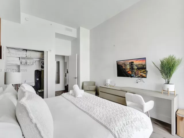 1-bedroom condo for sale in Hollywood - 4111 S Ocean Dr 603 - MondialRealty