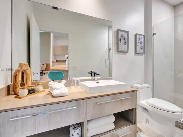 1-bedroom condo for sale in Hollywood - 4111 S Ocean Dr 603 - MondialRealty