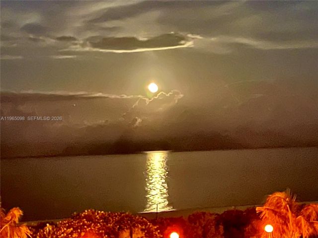 Apartment for rent  Unit #905 - photo 7428403