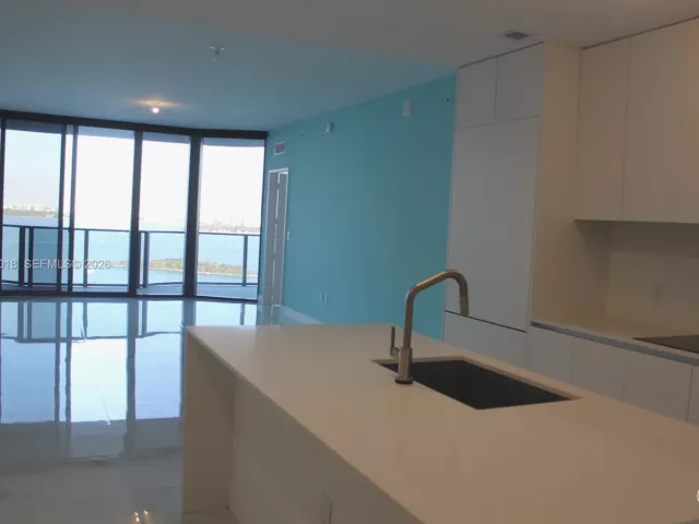 3-bedroom condo for rent in Miami - 700 NE 24th Street 2305 - MondialRealty
