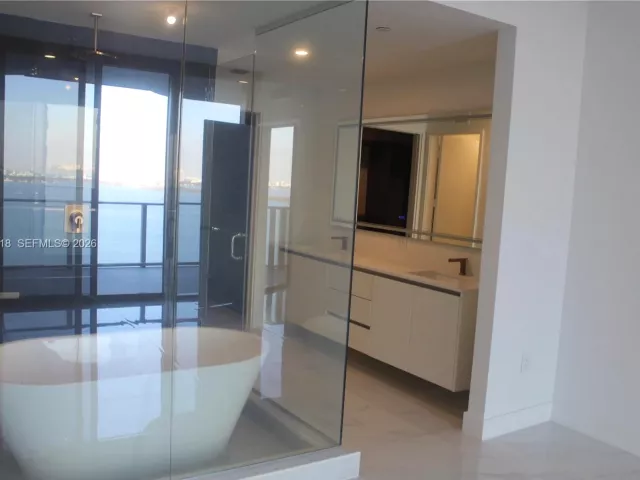3-bedroom condo for rent in Miami - 700 NE 24th Street 2305 - MondialRealty