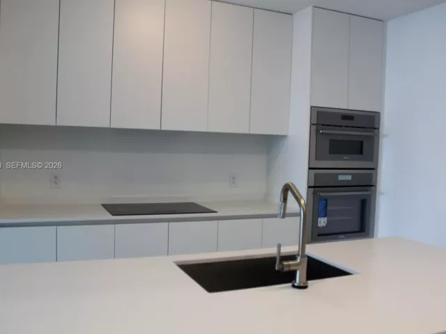 3-bedroom condo for rent in Miami - 700 NE 24th Street 2305 - MondialRealty