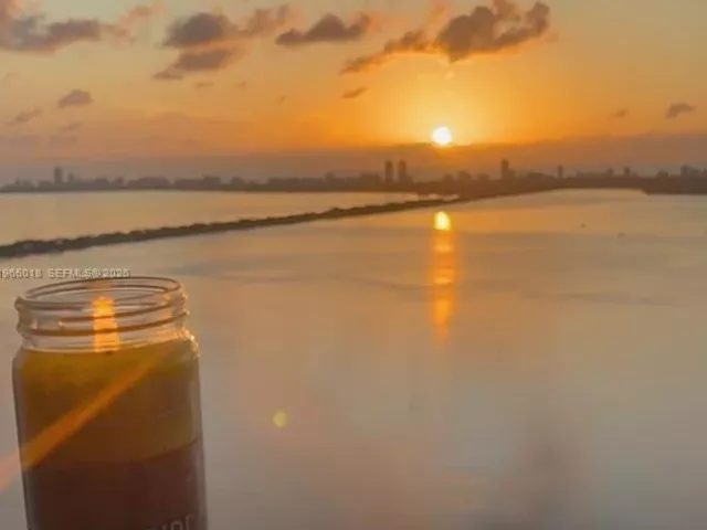 3-bedroom condo for rent in Miami - 700 NE 24th Street 2305 - MondialRealty