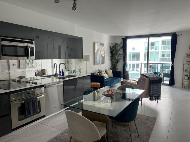 Apartment for rent  Unit #1404 - photo 7429294