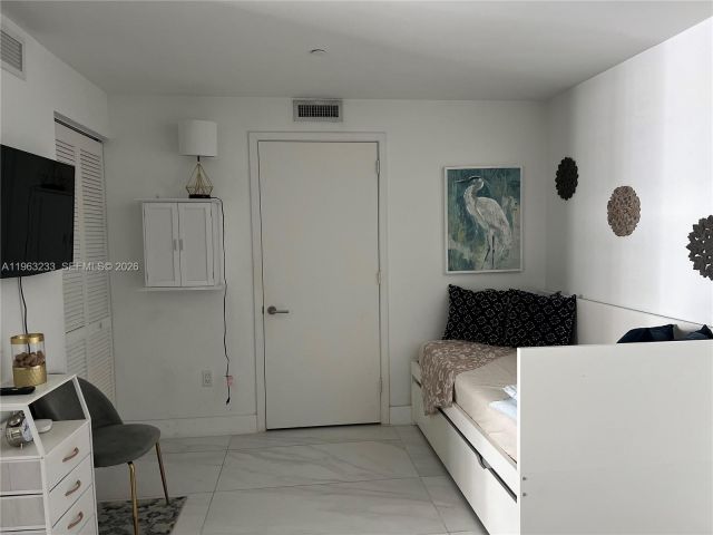 Apartment for rent  Unit #1404 - photo 7429300