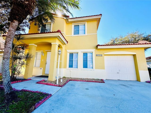 Home for rent at 16534 SW 97th Ter 16534 - photo 7428429