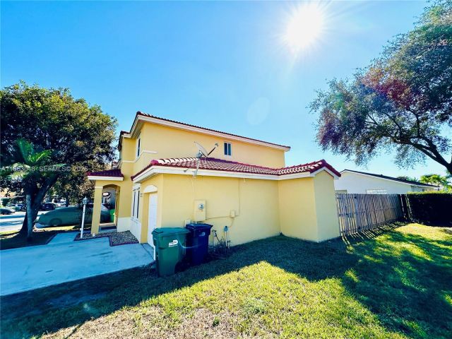 Home for rent at 16534 SW 97th Ter 16534 - photo 7428430