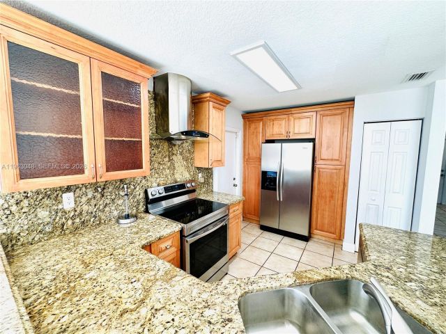 Home for rent at 16534 SW 97th Ter 16534 - photo 7428442