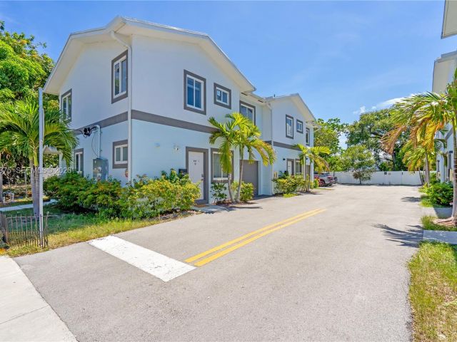 Home for sale at 507 NW 8th Ave #2 - photo 7427886