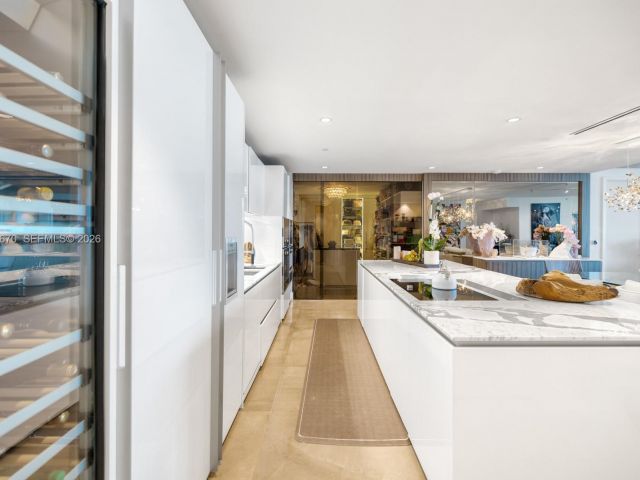 Apartment for sale  Unit #1706 - photo 7428345