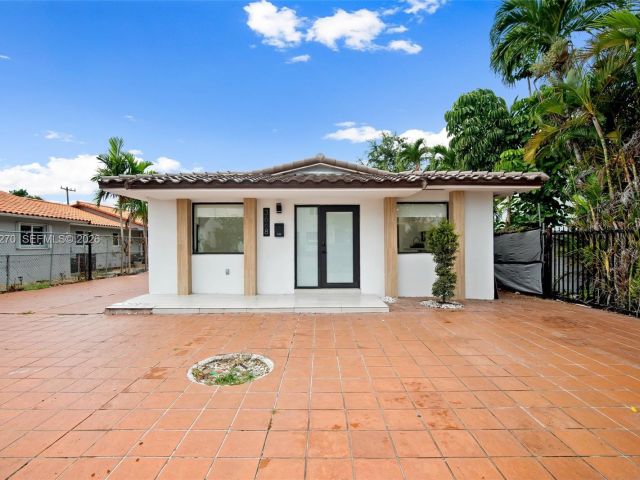 Home for rent at 3668 SW 26th St 0 - photo 7428833