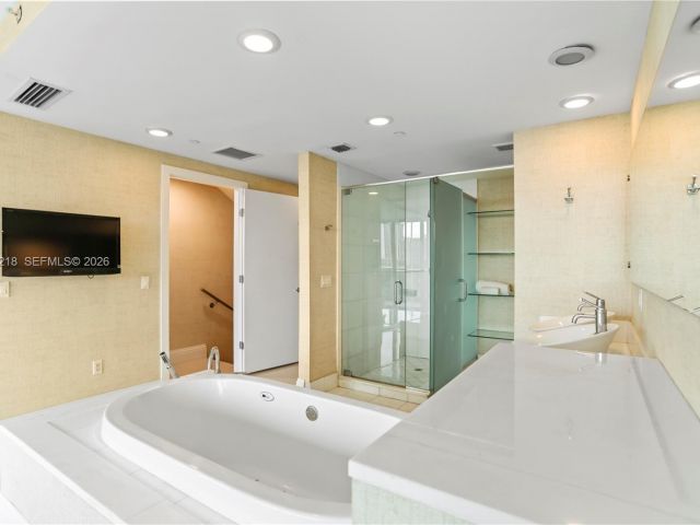 Apartment for rent  Unit #404 - photo 7430530