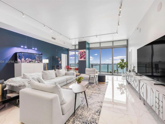 Apartment for sale  Unit #4002 - photo 7493224